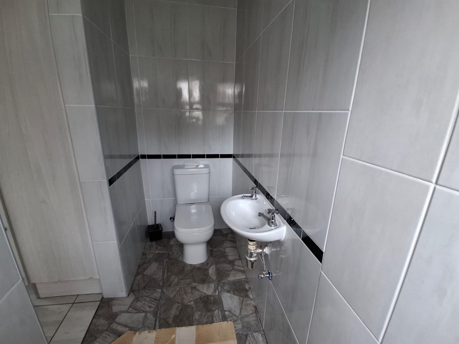 4 Bedroom Property for Sale in Nahoon Valley Park Eastern Cape